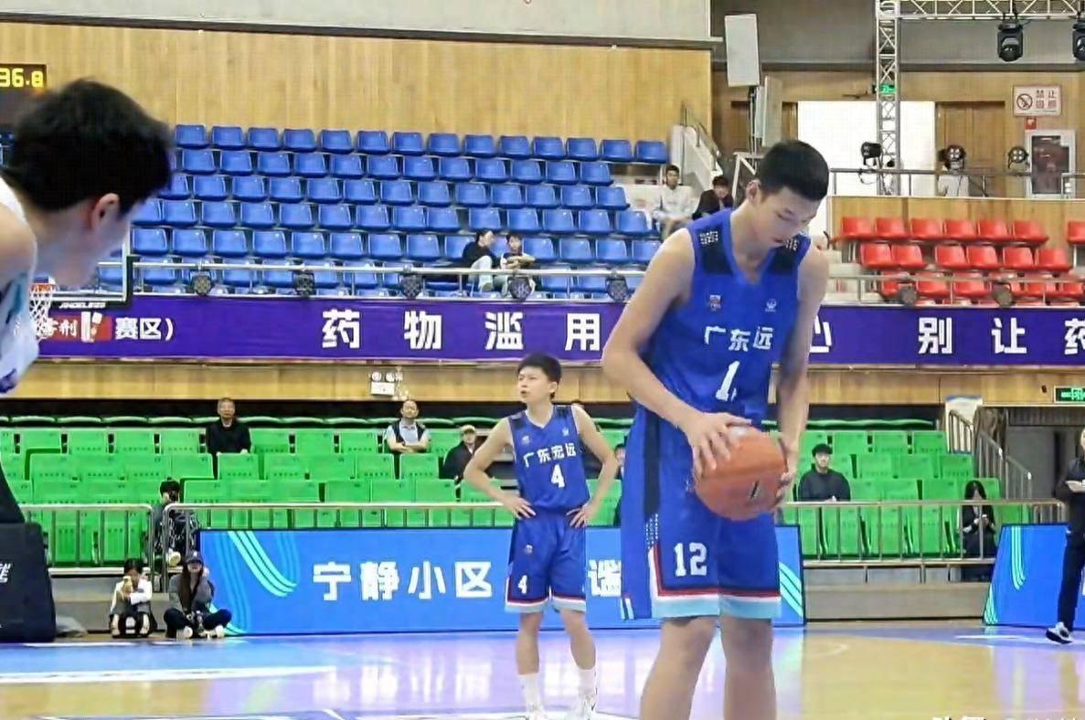 kaiyun登录入口-朱芳雨早已注意他3年，15岁身高2米07，11投全中，真是个好苗子